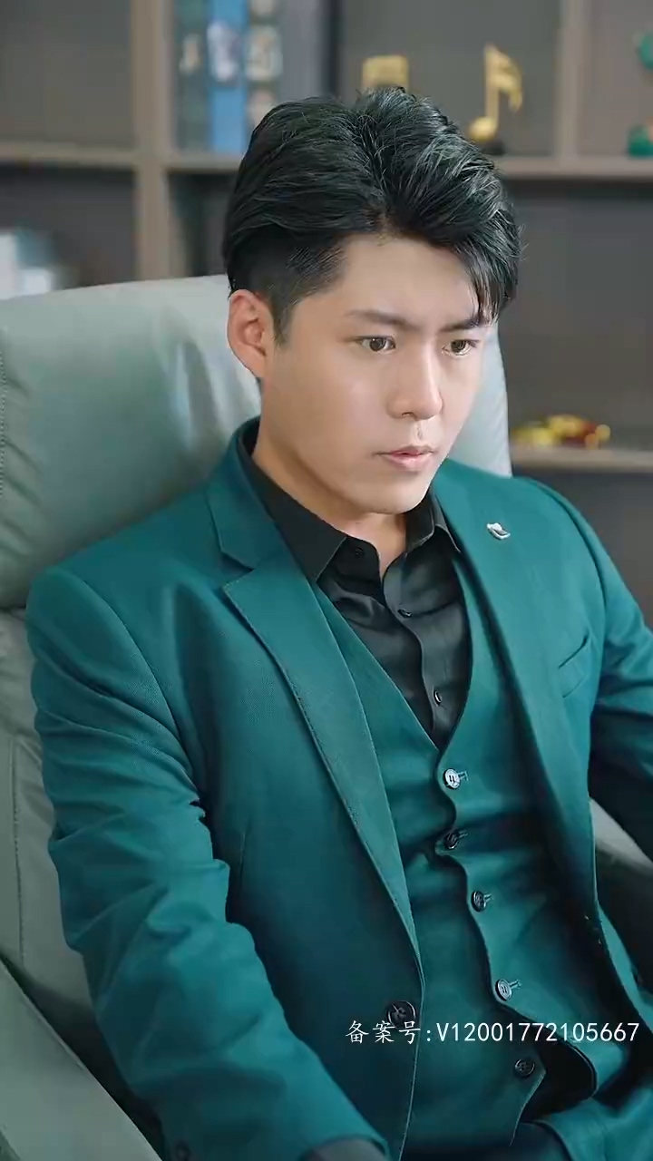 离婚后，白富美总裁后悔了 第01集